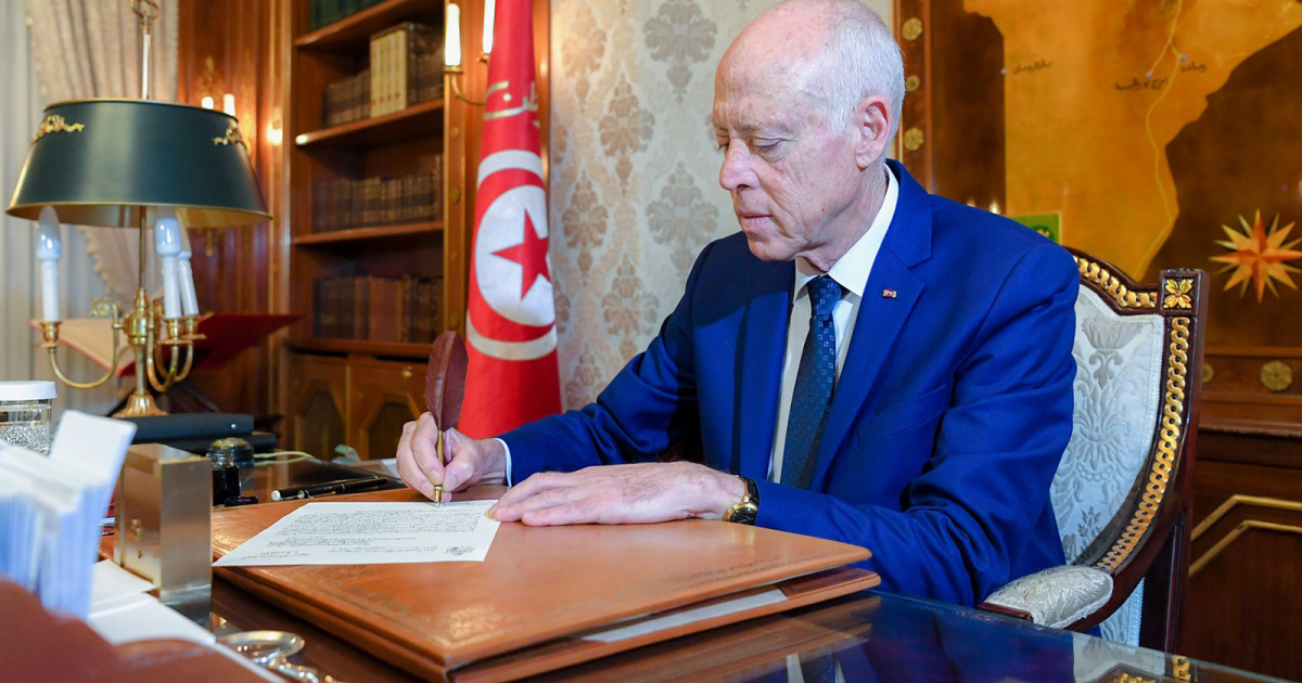 آن الأوان لمراجعة الشرعية.. هل يمهد قيس سعيد لتغيير نظام الحكم في تونس؟