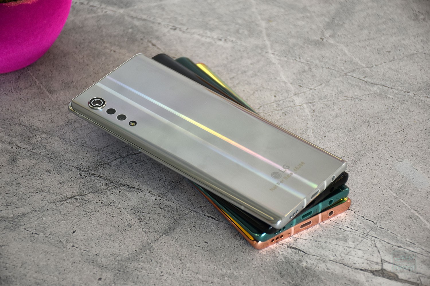 LG تستعد لإطلاق نسخة ثالثة من الهاتف LG Velvet مع المعالج MediaTek Dimensity 800