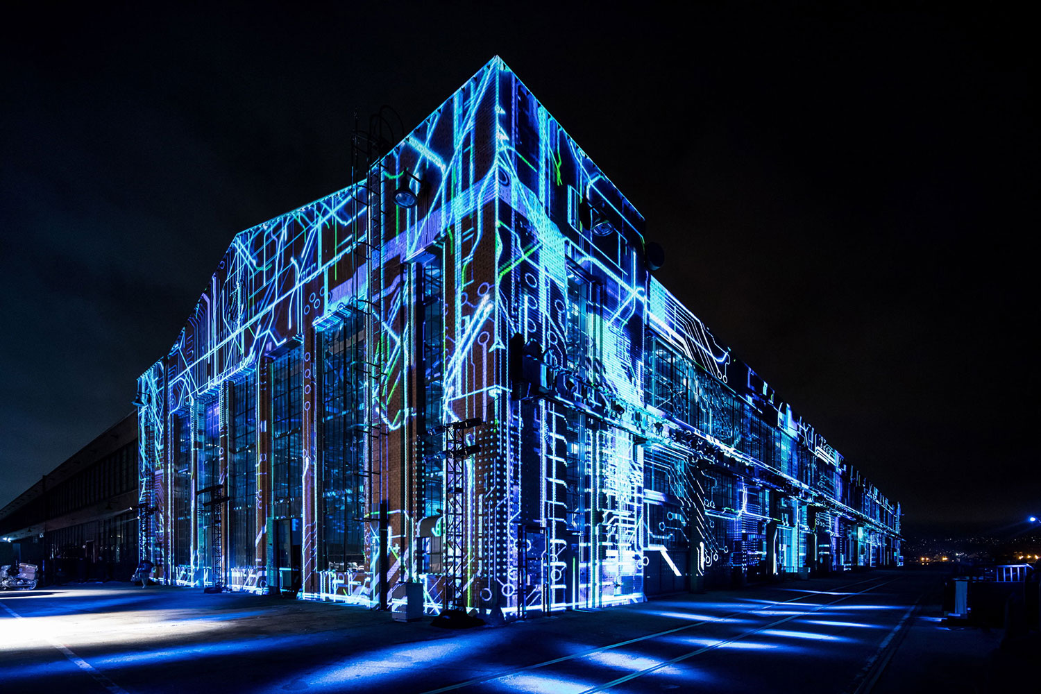 شركة Audi تختبر سيارة كهربائية مُزودة بتكنولوجيا الشحن الثنائي الإتجاه