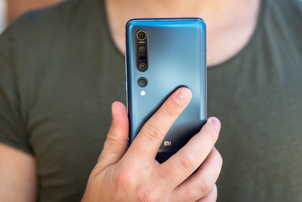 Xiaomi ستضيف إيماءات النقر على ظهر الهاتف في روم MIUI 12