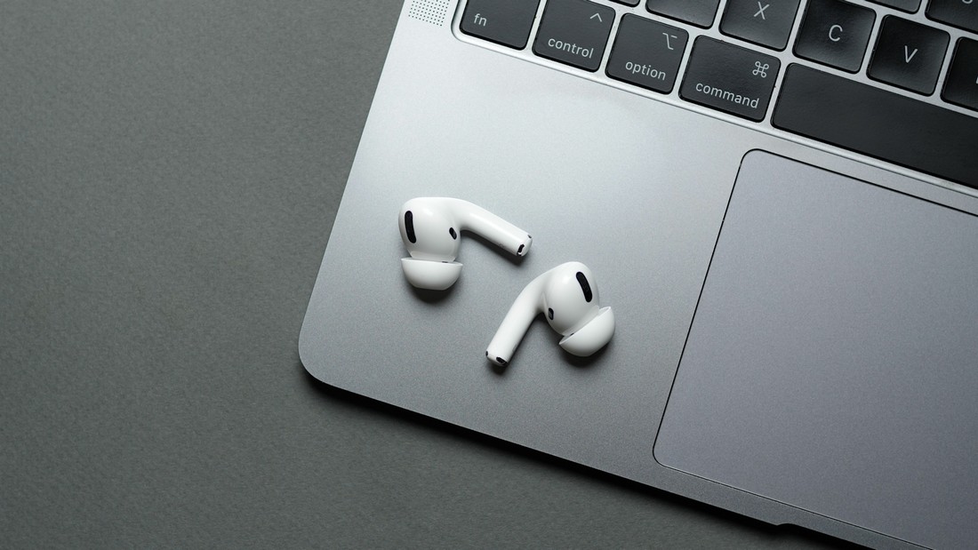 سماعات AirPods المستقبلية قد تتخلى عن مستشعرات رصد الضغط لصالح مستشعرات اللمس