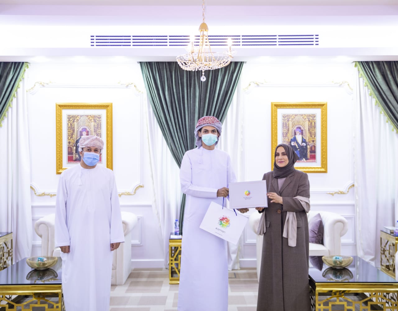 التقنية والاتصالات” تكرم الفائزين في مسابقة “صائد الثغرات” على المستوى المحلي