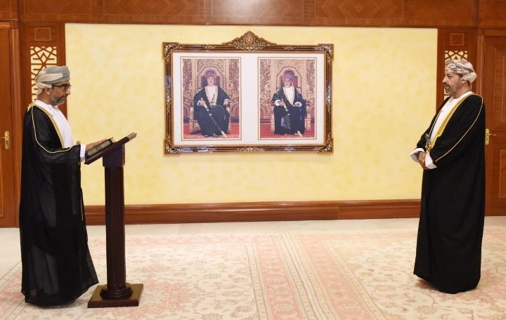 أصحاب السعادة المحافظون يؤدون قسم اليمين