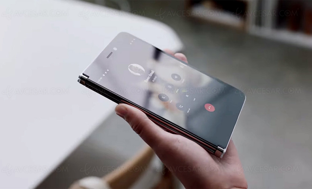 الهاتف Surface Duo المزدوج الشاشة يظهر في صور رسمية مسربة جديدة