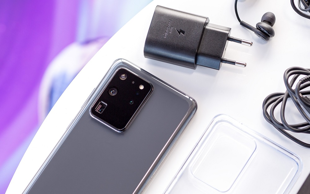 سامسونج تعمل بدورها على شاحن بقوة 65W من أجل تشكيلة Galaxy S21 Series