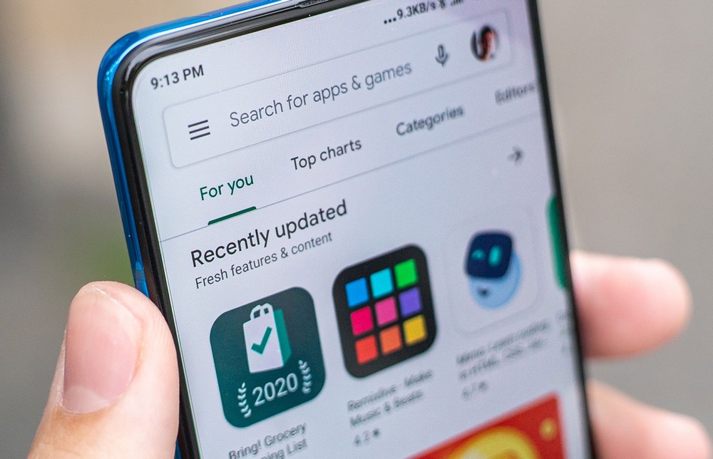 نظام Android 12 سيسهل تثبيت التطبيقات من متاجر الطرف الثالث وسيسزيد صعوبة تجنب المطورين لرسومها البالغة 30%
