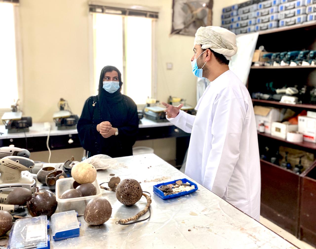 رئيسة هيئة تنمية المؤسسات الصغيرة والمتوسطة تزور عدد من الفروع ومراكز التدريب والإنتاج الحرفي