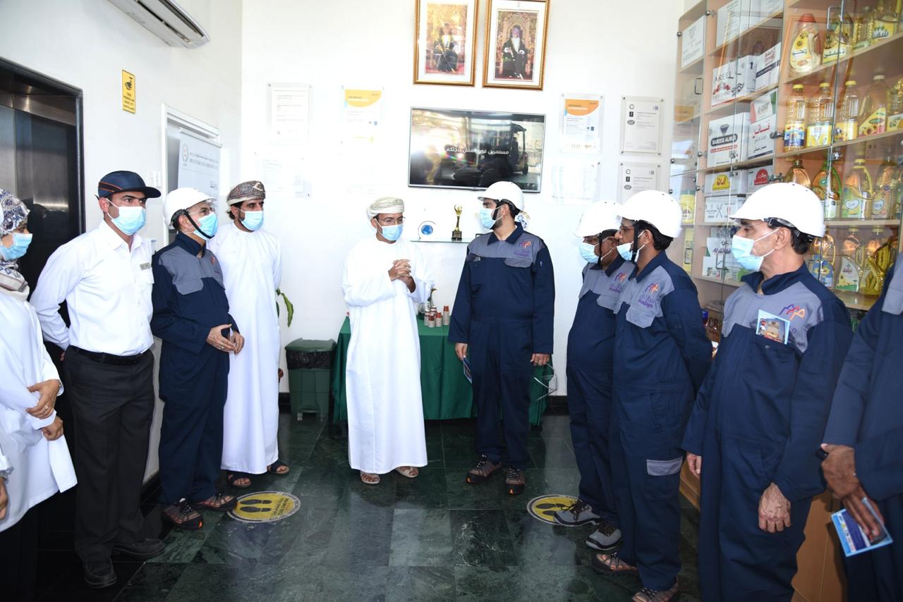 وزير التجارة والصناعة وترويج الاستثمار يتطلع إلى تطور المنتجات وخطوط الإنتاج لشركة أريج للزيوت النباتية.