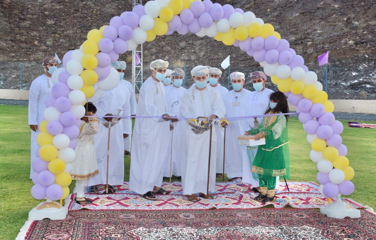 بنك مسقط يحتفل بافتتاح الملعب المعشب لفريق المستقبل بولاية بهلا