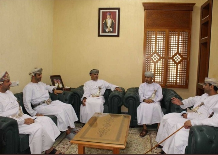 وزير الإسكان يستعرض عددًا من المواضيع المتعلقة بخدمات الإسكان بمحافظة جنوب الباطنة