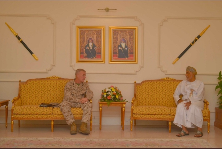 صاحب السمو السيد نائب رئيس الوزراء لشؤون الدفاع يستقبل الفريق أول قائد القيادة الوسطى الأمريكية