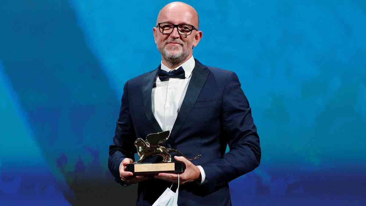 فيلم “نومادلاند” يفوز بجائزة الأسد الذهبي بمهرجان البندقية السينمائي