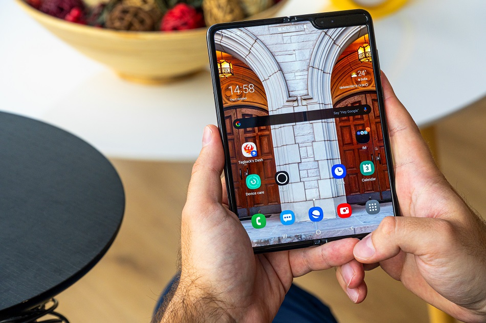 ميزات Galaxy Z Fold 2 تشق طريقها إلى Galaxy Fold مع التحديث الجديد