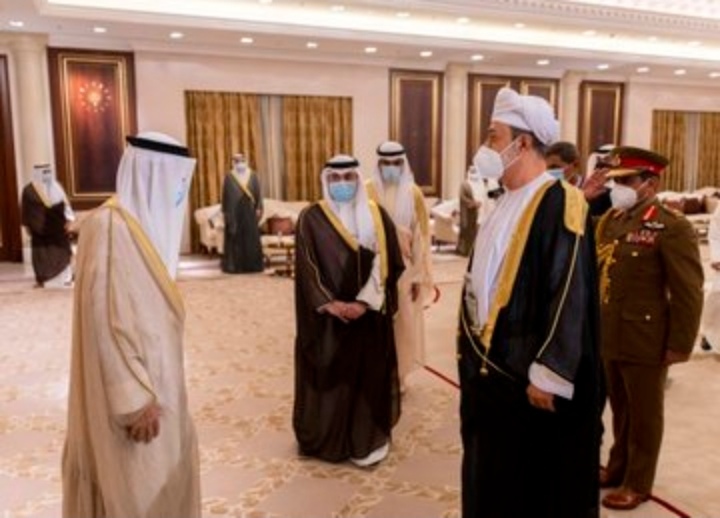 جلالة السلطان المعظم – حفظه الله ورعاه – المعظم يعود إلى أرض الوطن