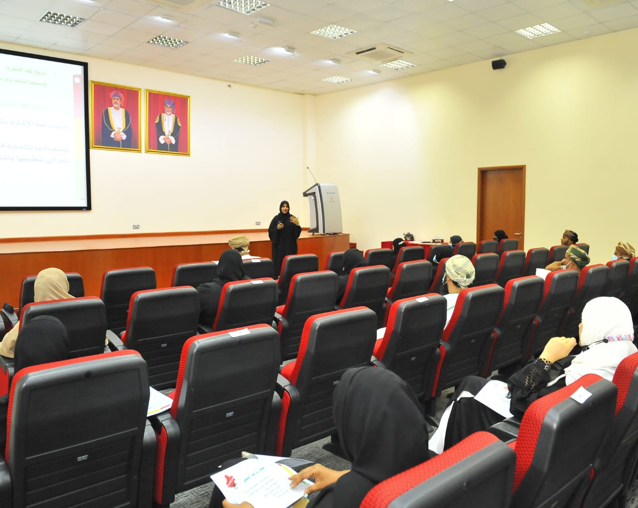 حلقة عمل بوزارة الثقافة والرياضة والشباب عن تاريخ لغة الاشارة واستخداماتها ومكوناتها