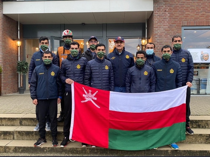 الفارس أحمد الحمداني من الخيالة السلطانية يجتاز سباق ارميلو الهولندي للقدرة