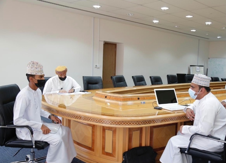 وزارة العمل تجري عدداً من المقابلات الوظيفية للمتقدمين على فرص العمل