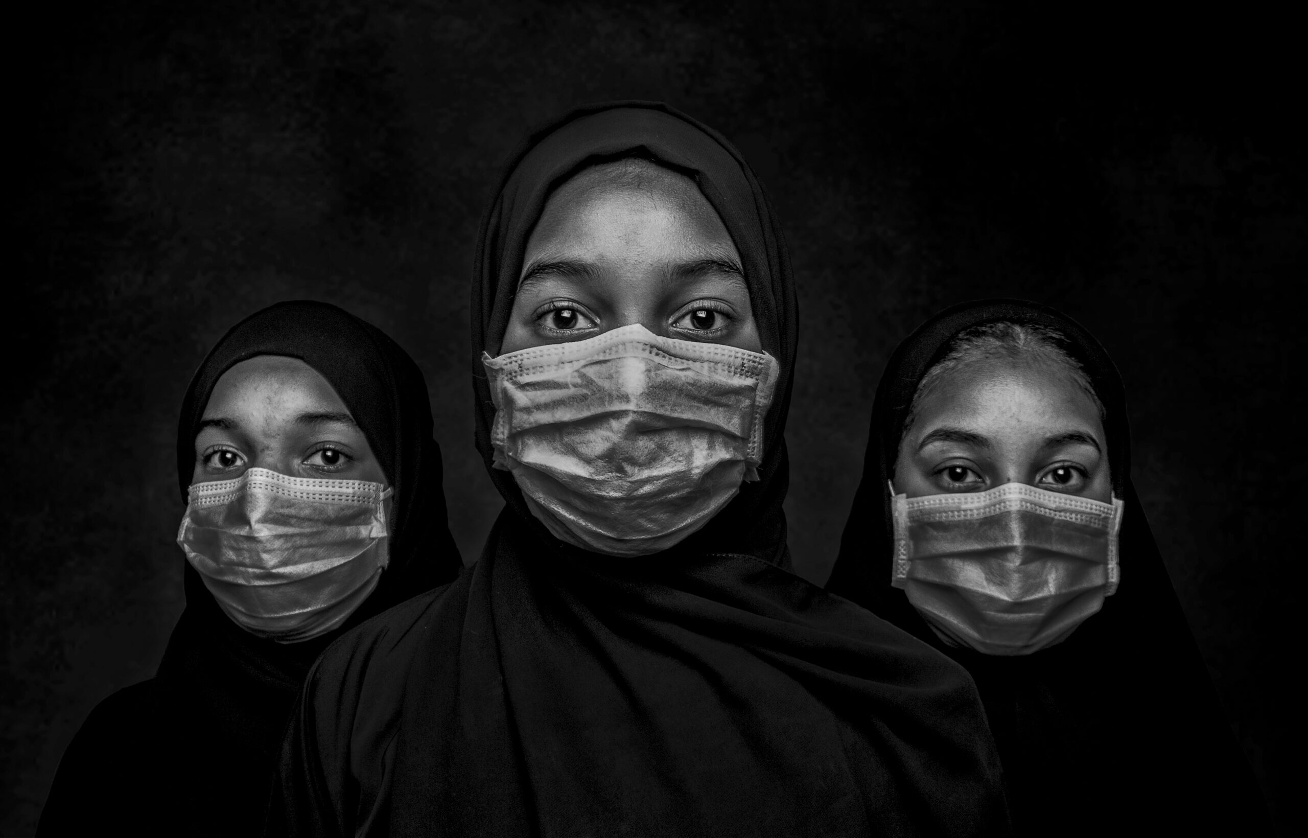 السلطنة ضمن الـ10 الفائزين في مسابقة الفياب الدولية  /البقاء في المنزل/ للتصوير الضوئي