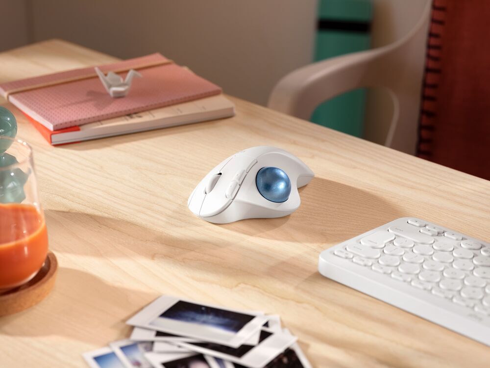 Logitech تكشف عن فأرة لاسلكية جديدة مريحة تضم كرة تتبع مدمجة