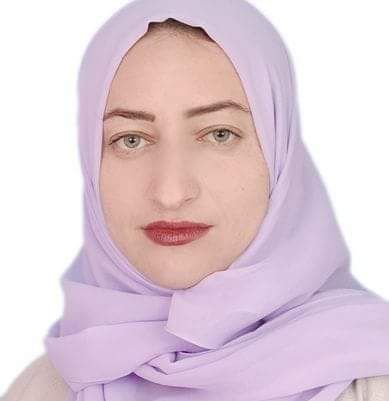 محمد المخيني محفوفا بمحبات الصغار