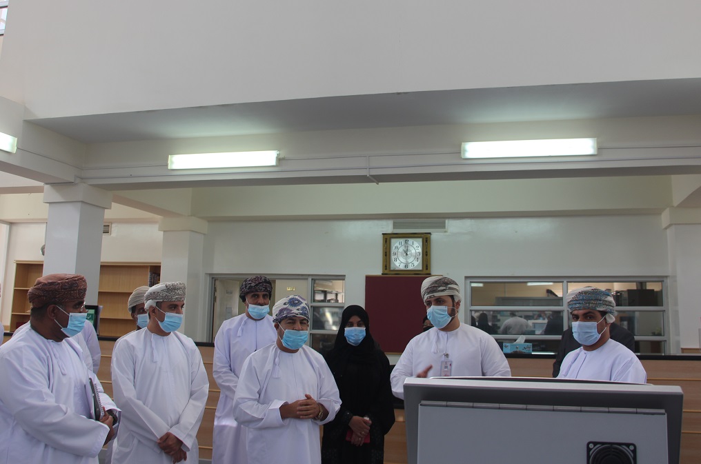 الربيعي يزور فرع الجامعة في عبري