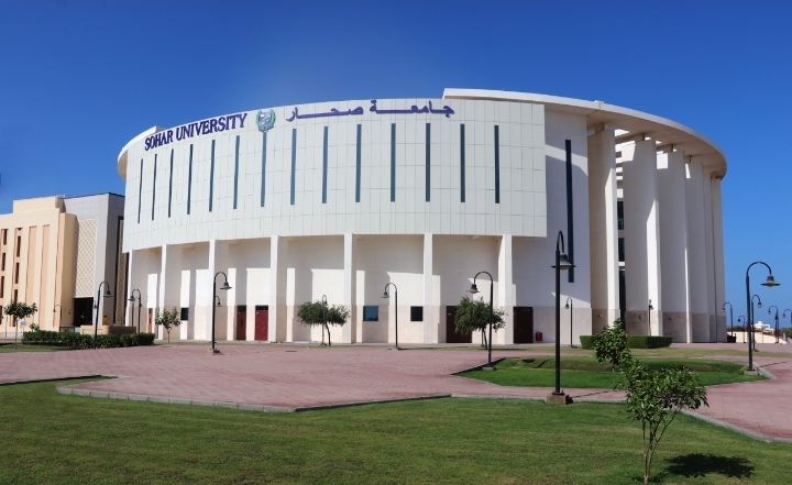 9 جامعات خاصة و /19/ كلية وكلية جامعية تطرح ما يقارب 350 برنامجًا أكاديميًا حتى هذا العام في السلطنة 1 9 جامعات خاصة و /19/ كلية وكلية جامعية تطرح ما يقارب 350 برنامجًا أكاديميًا حتى هذا العام في السلطنة