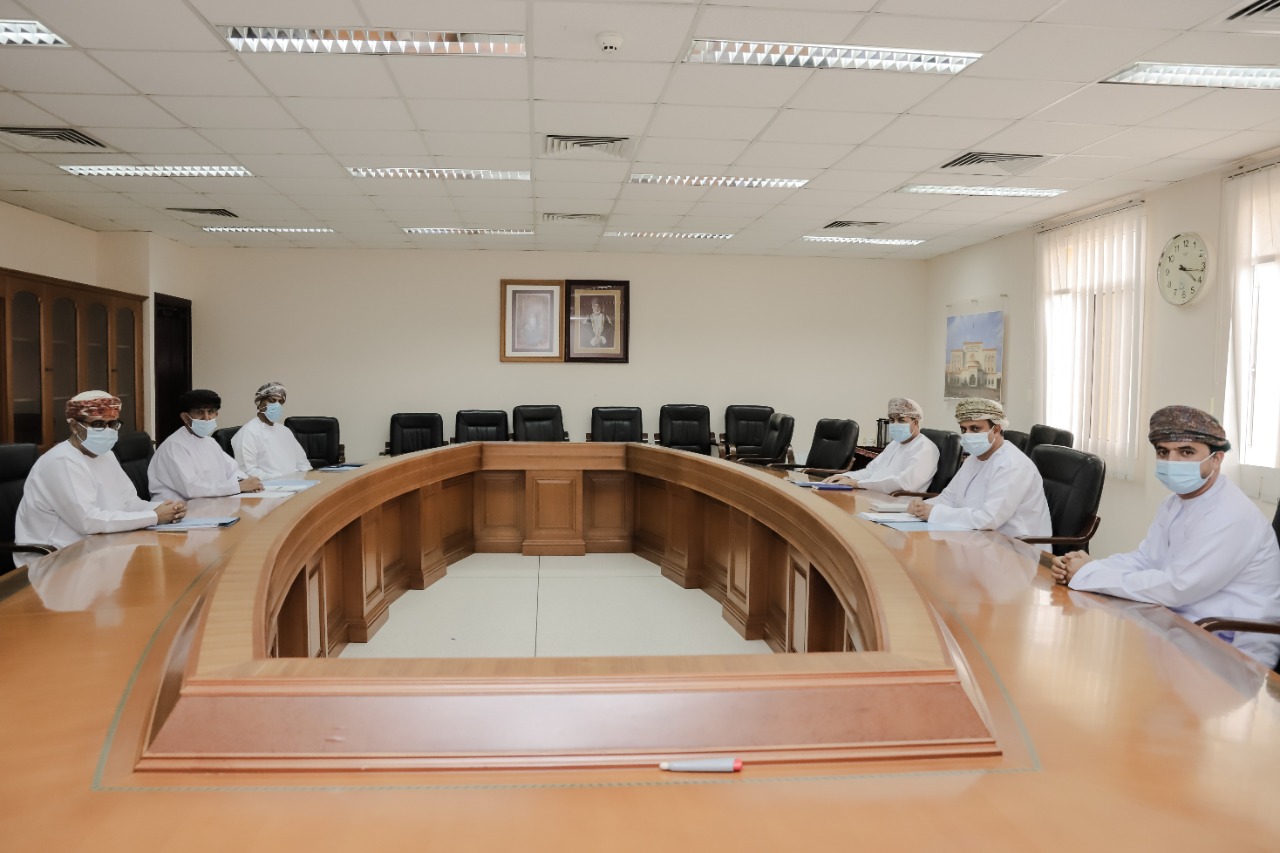 اللجنة التسييرية تقف على سير عمل تنفيذ مشروع دمج الكليات التقنية مع كليات العلوم التطبيقية