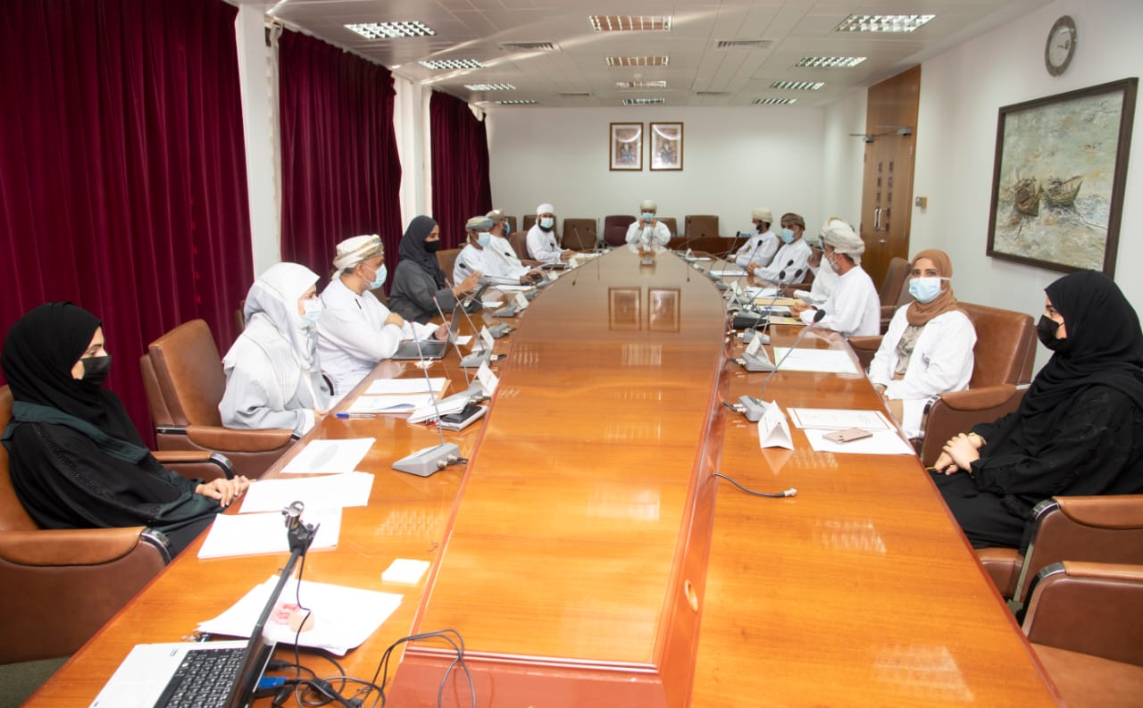 اللجنة الوطنية لأخلاقيات البيولوجيا بجامعة السلطان قابوس تعقد اجتماعها الثالث لهذا العام