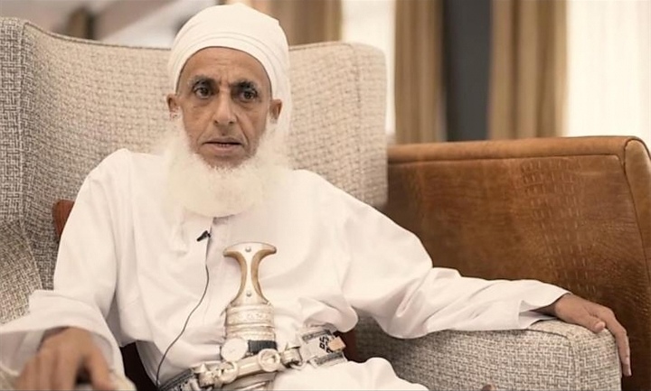بعبارات الشكر و التقدير.. سماحة الشيخ المفتي يودّع أحد موظفيه