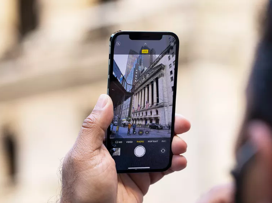 وصول تحديث iOS 14.3 مع ميزة التصوير ProRAW وحل مشكلة إشعارات الرسائل