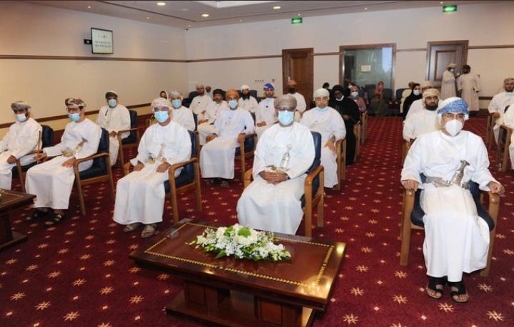 تدشين برنامج تأھیل التربوي لأكثر من 1000 مـن الخـریـجین الـعمانـیین
