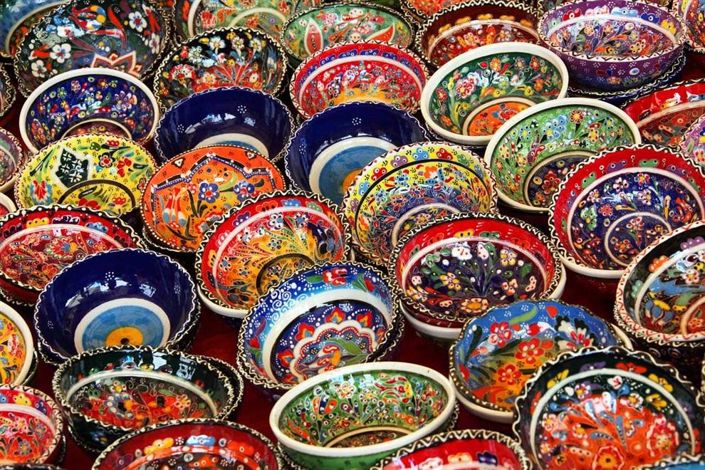 عمر بن زين.. تحويل أواني السيراميك إلى أعمال فنيّة(النشرة الثقافية )