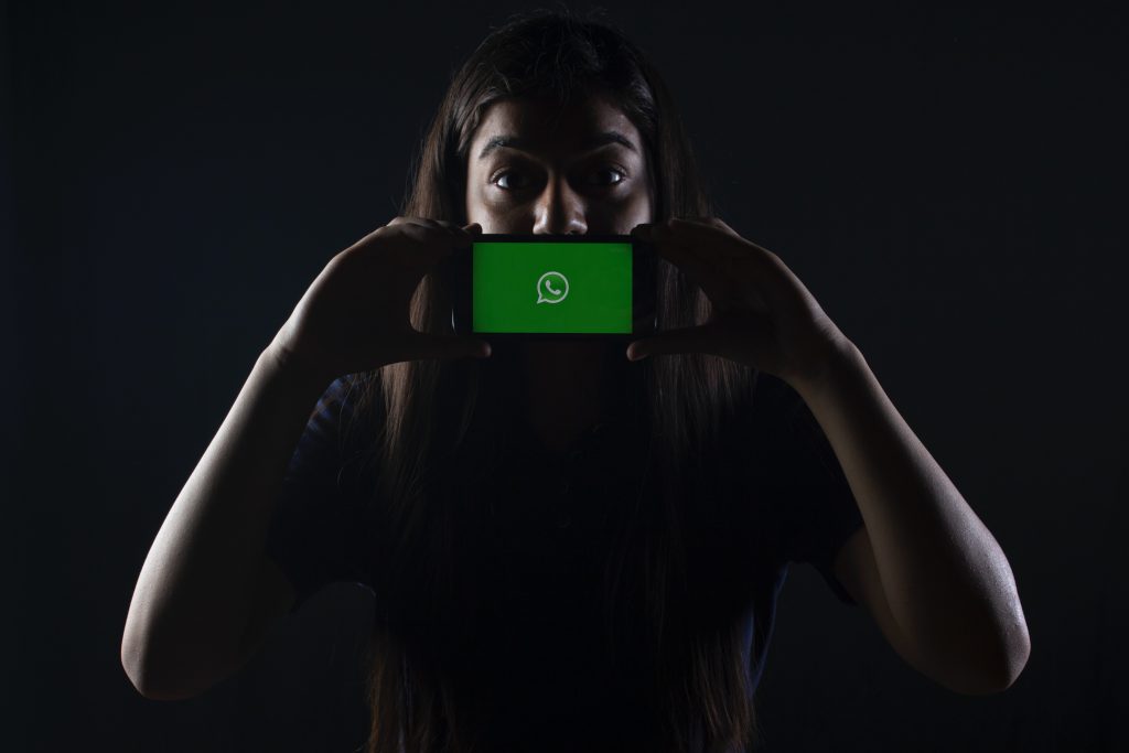 سياسة الخصوصية: كيف دمرت “واتساب” وصعدت بتطبيق Signal؟
