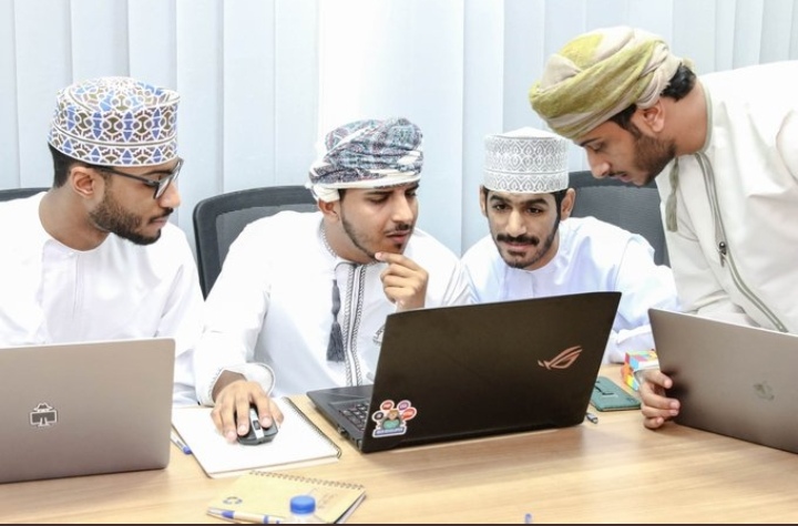 فريق من طلبة جامعة التقنية والعلوم التطبيقية يحقق المركز الأول على مستوى الوطن العربي والـ 22 على مستوى العالم في مسابقة “Google HashCode 2021”