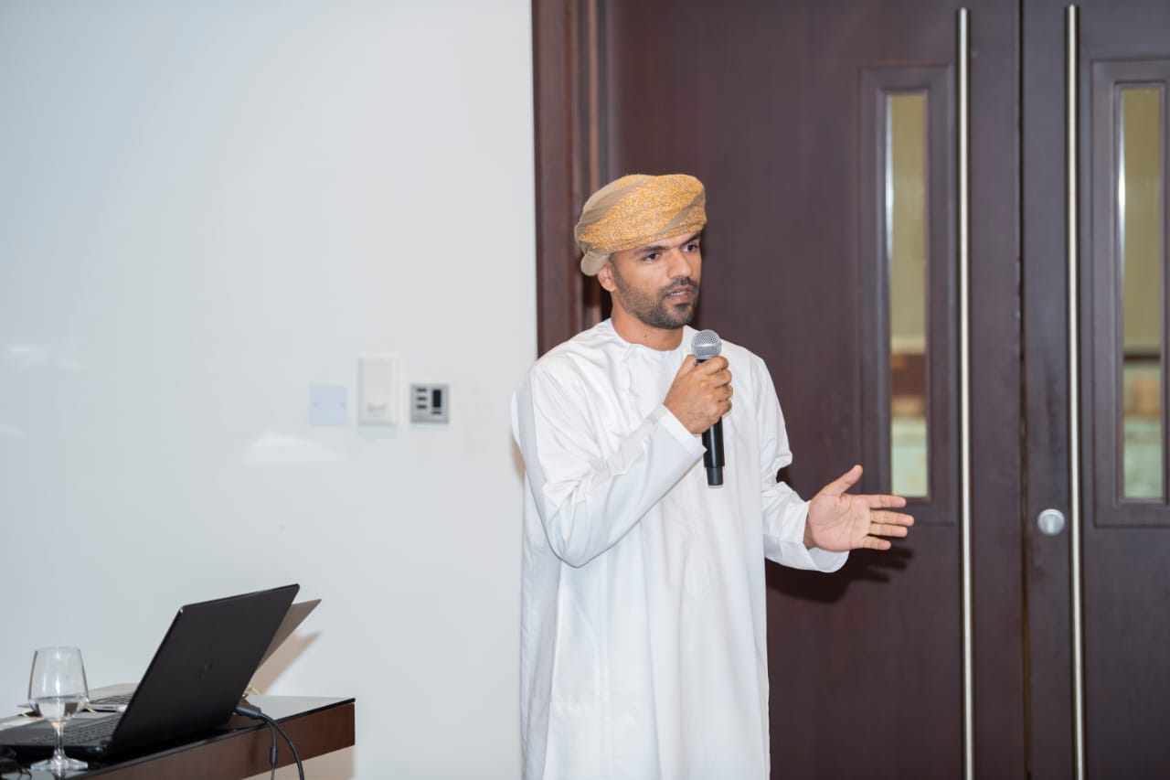 معاذ الصبحي يبتكر منتجات مخصصة لإطعام الحيوانات الأليفة