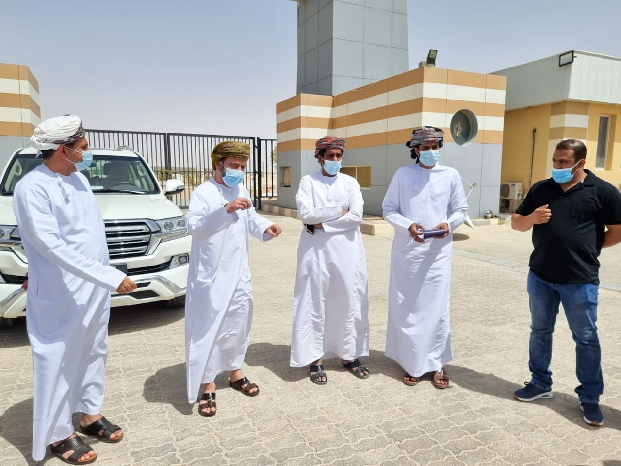 الرئيس التنفيذي لـ “تنظيم الاتصالات” يبحث تحديات توفير الخدمات لمستثمري “الحرة بالمزيونة”