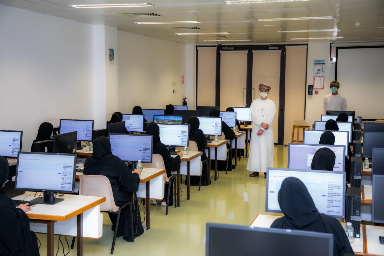 استمرار اختبارات التعيين للوظائف التدريسية بجامعة السلطان قابوس