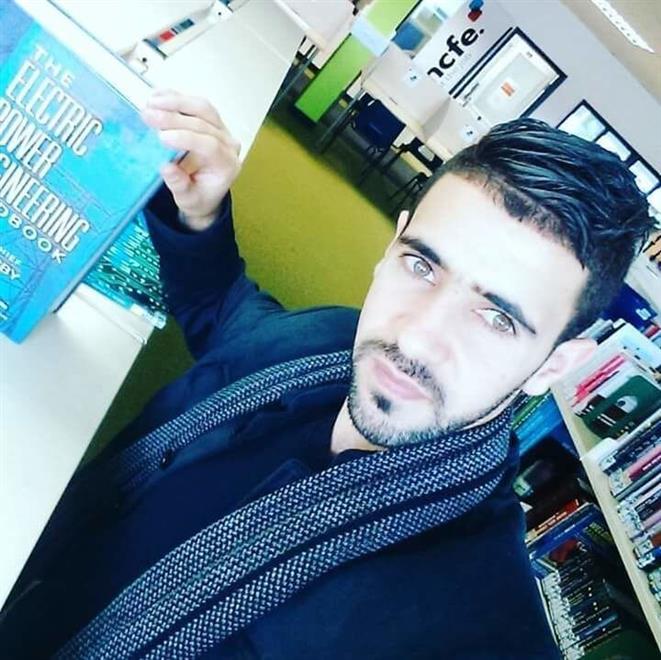 فوزي برحمة.. من مصلّح هواتف إلى مخترع أجهزة ضد كورونا ..النشرة الثقافية ..