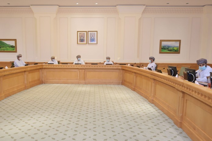 مجلس الشورى يطالب اللجنة العليا بمراجعة أوقات الإغلاق في شهر رمضان