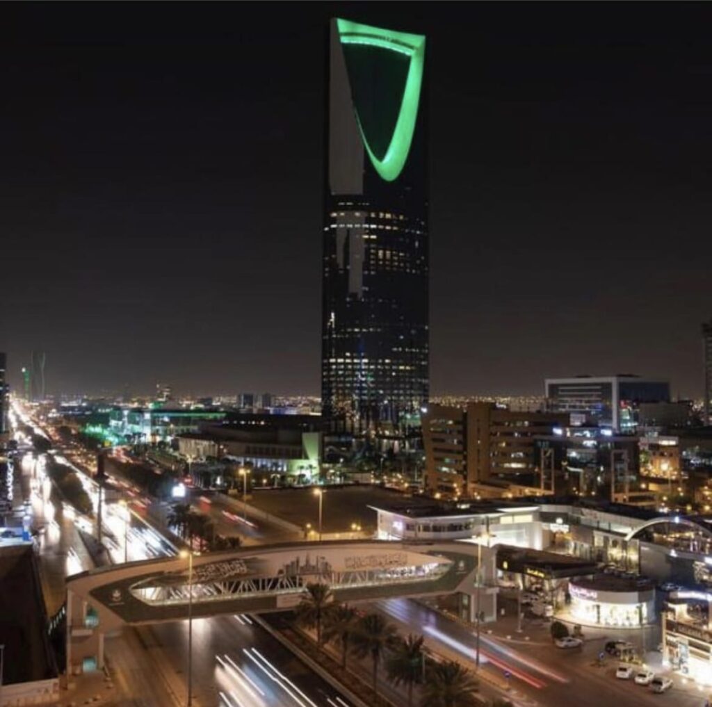بهدف التوعية بالصحة النفسية.. فريق نحن معك التطوعي يضئ عدد من المعالم والمباني محليا وخارجيا باللون الأخضر 4 IMG 20210522 WA0019