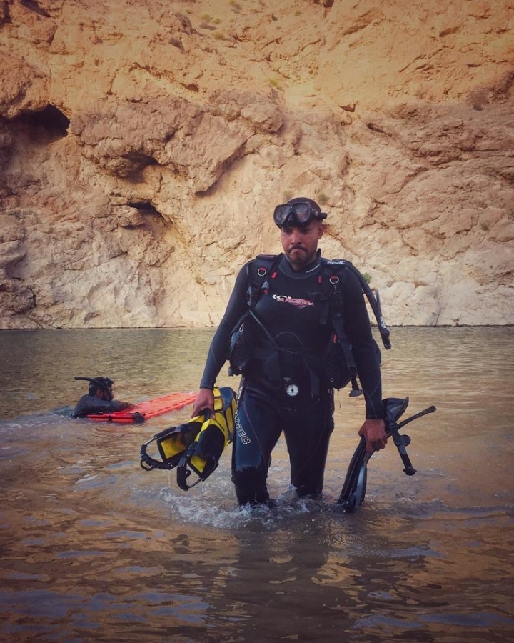 انتشال جثة غريق في مسقط