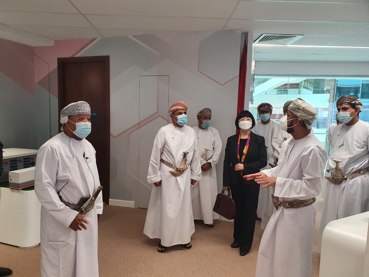 عمانتل وشركة هواوي يطلقان مركز تدريب إقليمي لتقنية المعلومات والاتصالات في السلطنة