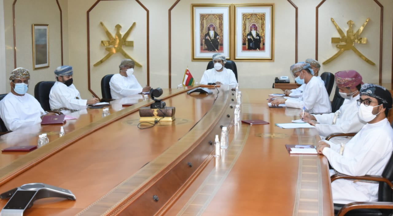 وزير التجارة والصناعة وترويج الاستثمار يلتقي بوزير الصناعة والتجارة والسياحة بمملكة البحرين