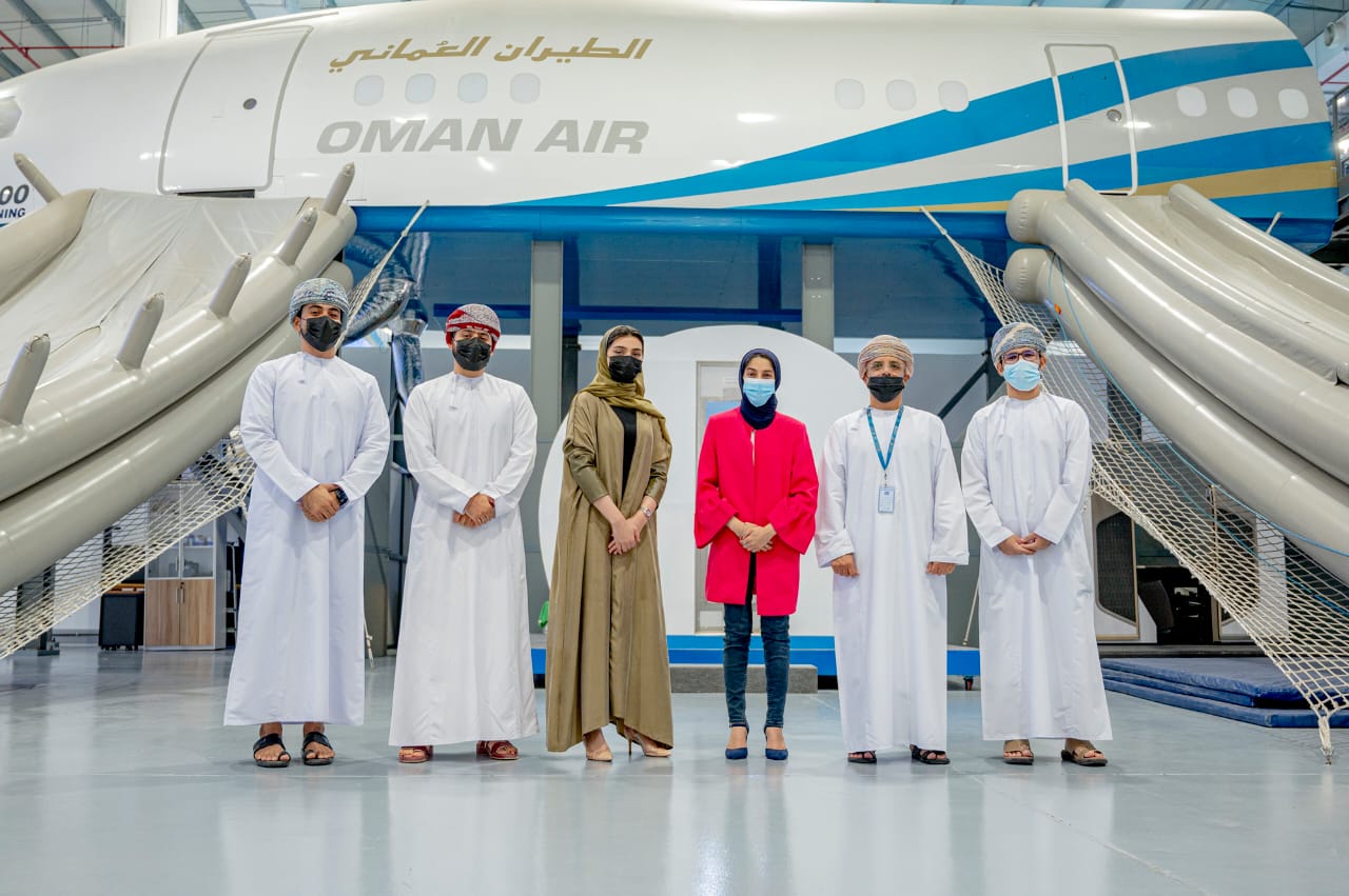 الطيران العماني يمهد طريق المستقبل أمام الطياريين العمانيين
