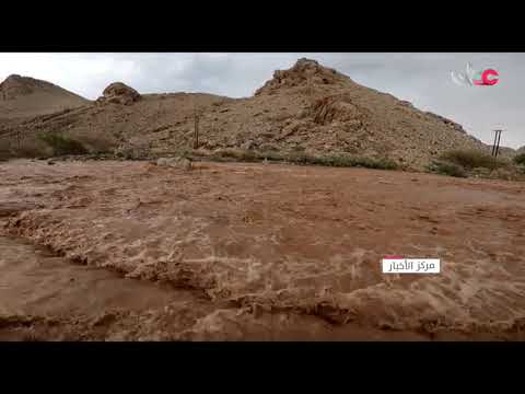 مشاهد من جريان الشعاب في ولاية الحمراء بعد هطول أمطار متفاوتة الغزارة