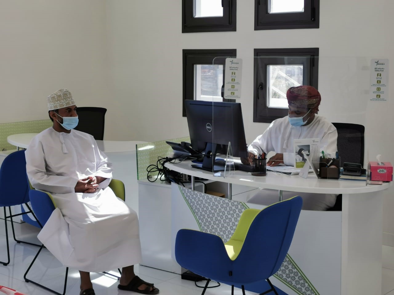 الزكواني يناقش سير الأعمال في بعض المحافظات