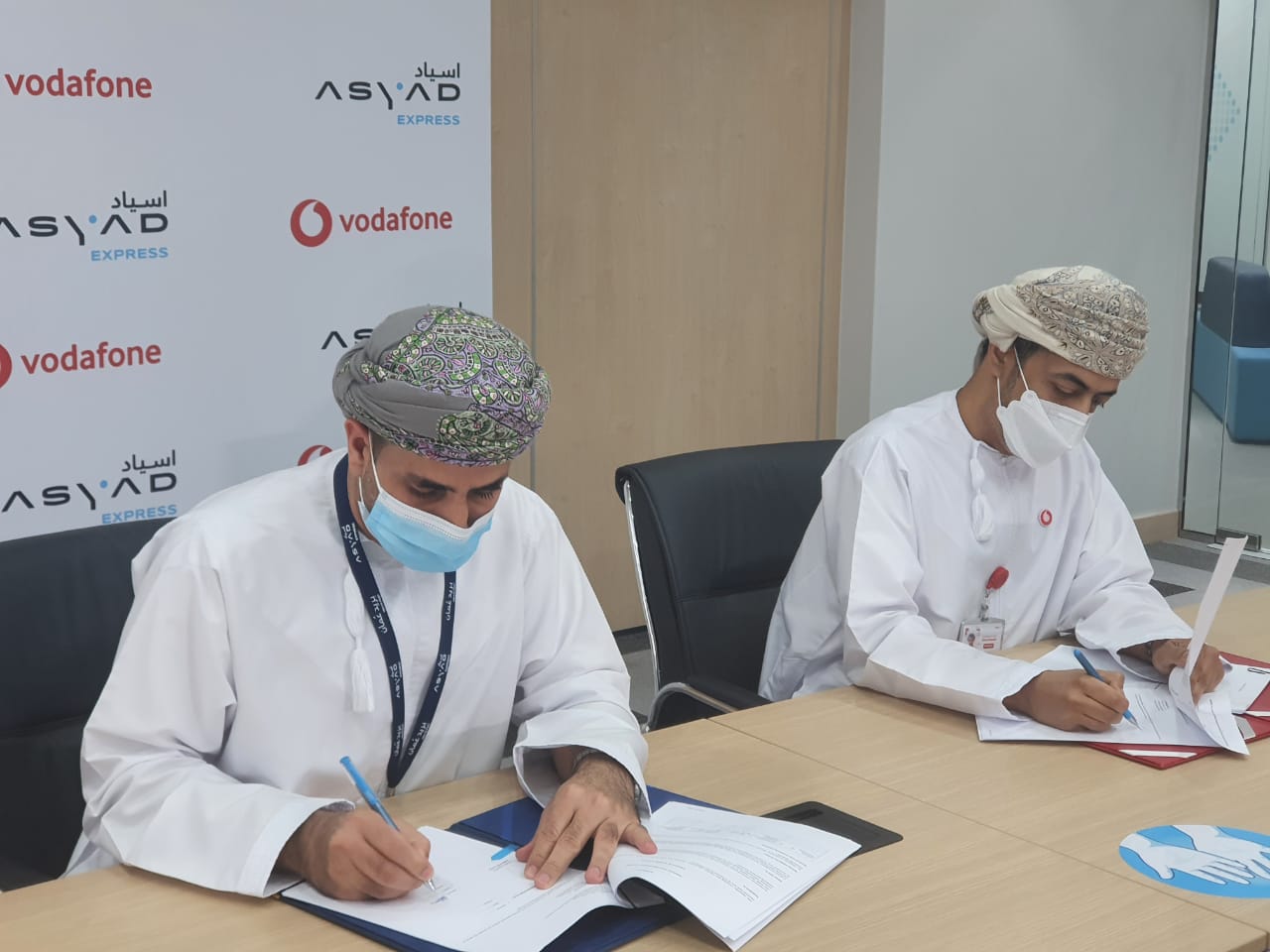 أسياد إكسبريس توقع اتفاقية مع فودافون عُمان لتزويدها بحلول لوجيستية مبتكرة عبر مركز الإنجاز والتنفيذ