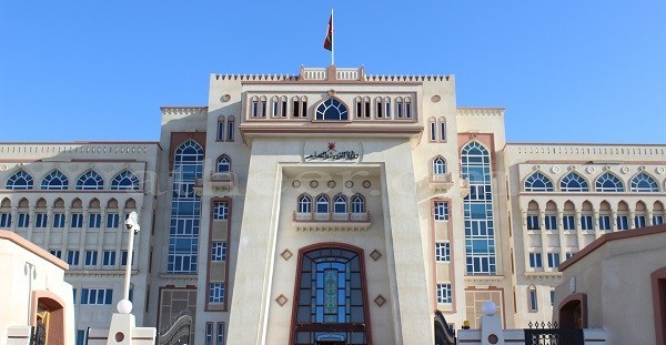التربية والتعليم بالتنسيق مع سفارة السلطنة بالقاهرة تعلن حاجتها للتعاقد مع معلمين و معلمات