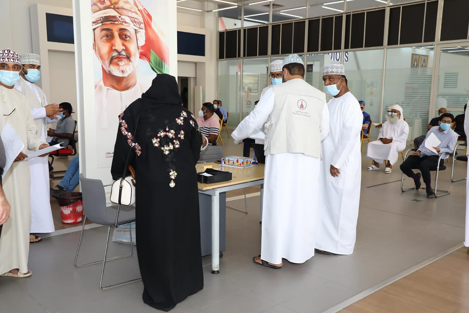 إقبال كبير من موظفي مؤسسة الزبير والشركات التابعة لإكمال التحصين 1 إقبال كبير من موظفي مؤسسة الزبير والشركات التابعة لإكمال التحصين