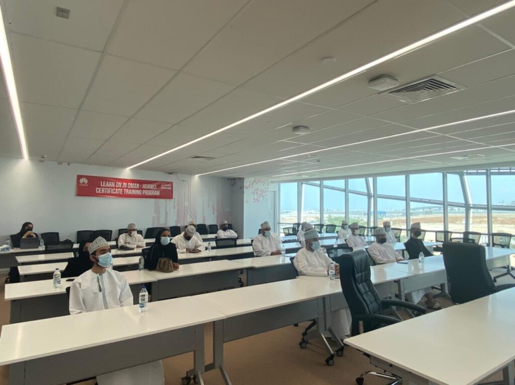 شركة هواوي تطلق برنامجًا تدريبيًا لموظفي و متدربي عمانتل 3 IMG 20210830 WA0005